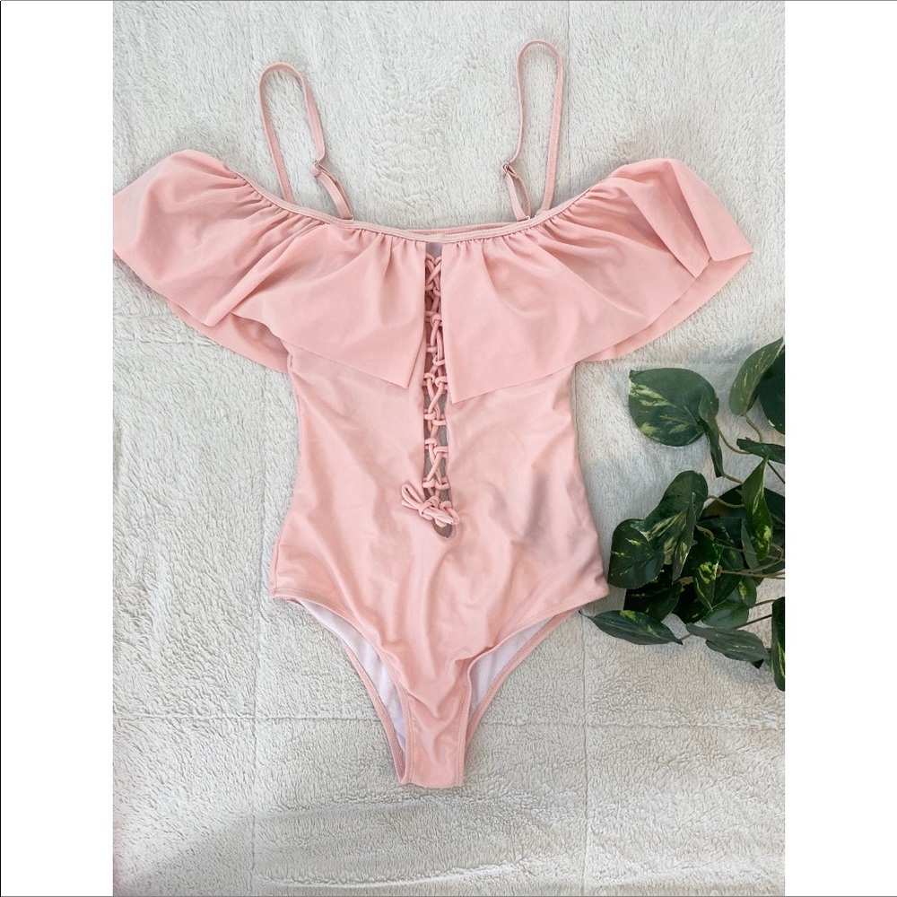 NWOT 🌸🐚 Blush flutter sleeve one-piece swimsuit